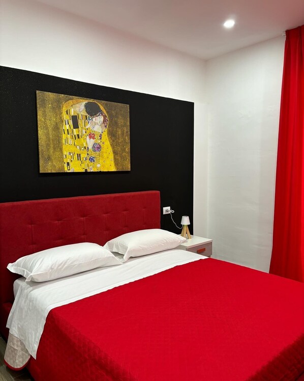 Phòng đôi hoặc 2 giường đơn Superior | Két bảo mật tại phòng, bàn, khu vực làm việc phù hợp cho laptop 