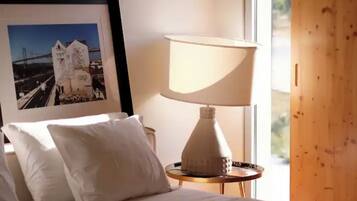 4 bedrooms, desk, iron/ironing board, WiFi