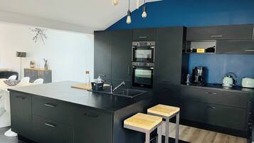 Micro-ondes, four, plaque de cuisson, lave-vaisselle