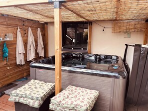 Outdoor spa tub - Léchappée Belle Urban spa (Le Petit-Quevilly)