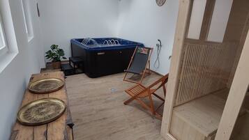 Sauna, bain Ă remous