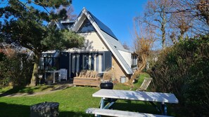 Outdoor dining - Freistehendes Ferienhaus 800m zum Strandaufgang! (Callantsoog)