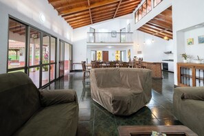 Living area - Hotel Chalet La Sofia by Majuva (Armenia)