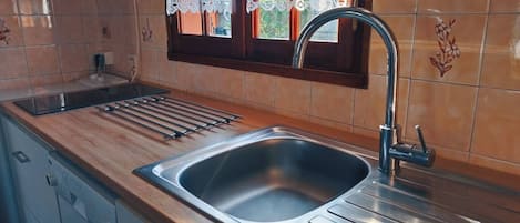 Mikrowelle, Herdplatte, Geschirrspüler