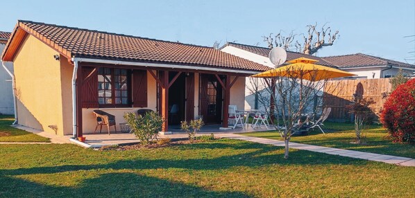 Outdoor dining - Agréable Maison au Calme, Tout Proche du Bassin (Audenge)