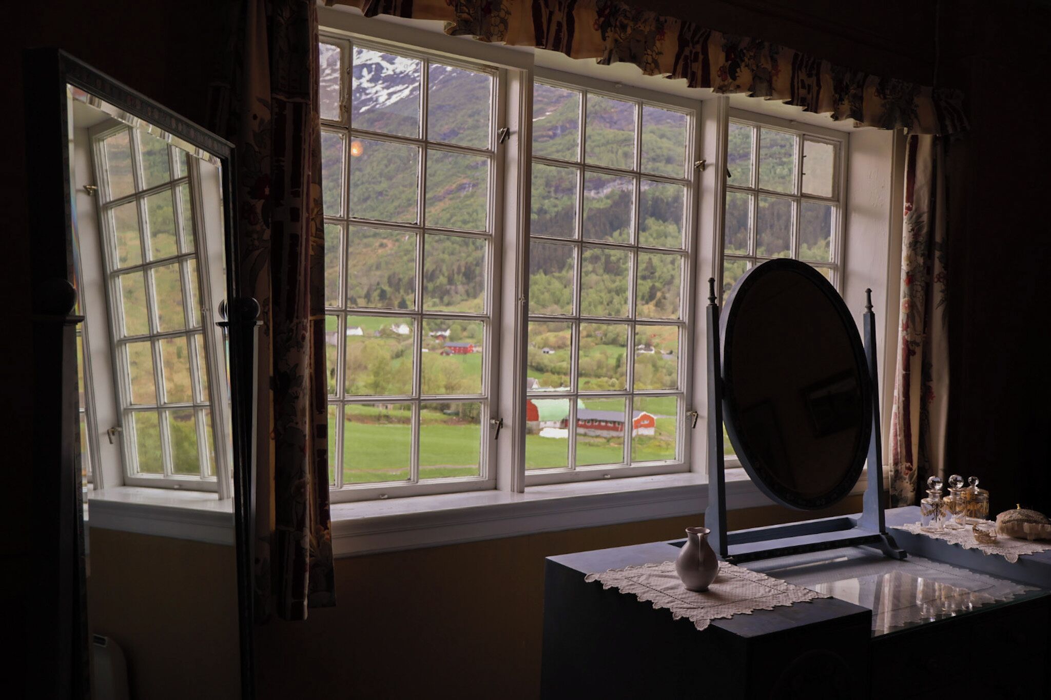 Superior Twin Room, Mountain View | Free WiFi