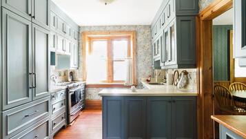 Eco-friendly cleaning products, paper towels