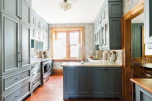Eco-friendly cleaning products, paper towels - Doran Farm & Wedding Venue (Richmond Hill)