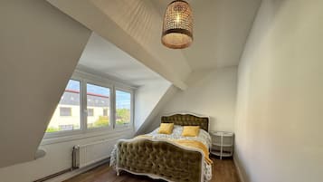 2 bedrooms, iron/ironing board, WiFi, bed sheets