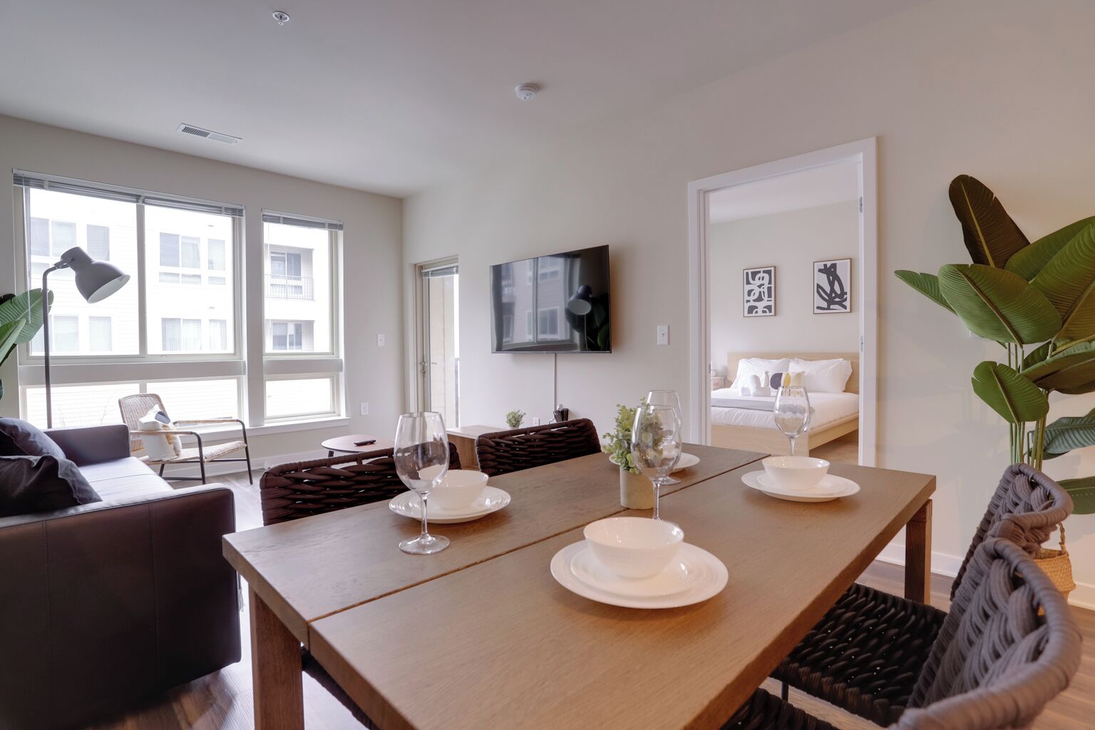 Apartamento luxo, sacada | Opções para refeição no quarto