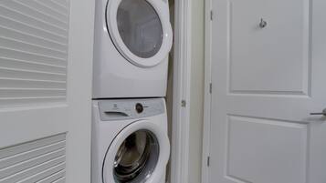 Apartemen Deluks, balkon | Laundry