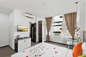 Habitación doble Deluxe | Minibar, escritorio, espacio para trabajar con laptop y insonorización 