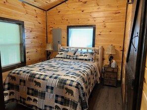2 bedrooms, free WiFi, bed sheets - New! Yogi's Get Away in Red River Gorge- Big Yard. (Campton)