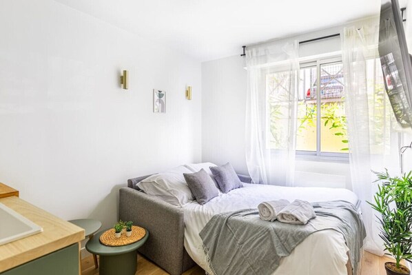 1 bedroom, iron/ironing board, travel cot, WiFi