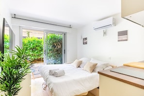 1 bedroom, iron/ironing board, travel crib, WiFi