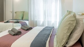 2 bedrooms, desk, iron/ironing board, travel cot - Lavie Maison A/C & Balneo (Paris)