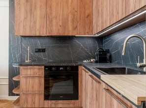 Réfrigérateur, four, plaque de cuisson, lave-vaisselle