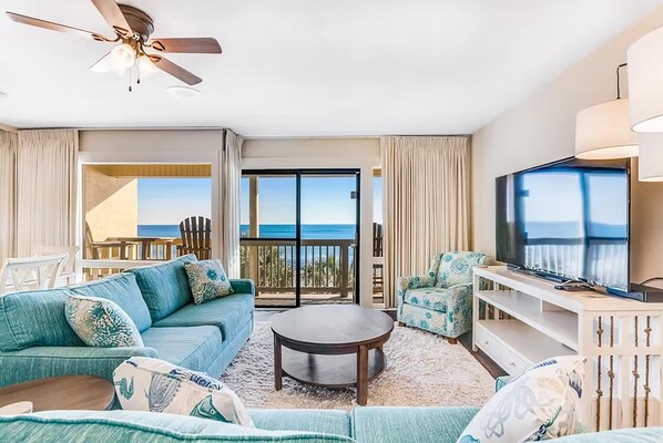 Apartamento, varias camas (Latitude 29 #36) | Zona de estar | Una televisión