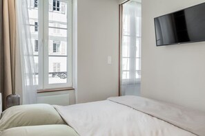 1 bedroom, desk, iron/ironing board, travel cot - Lavie Maison|Eiffel Dominique (Paris)
