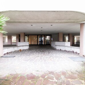 Apartment - Pisani 4 in Monza With 1 Bathrooms (Monza)