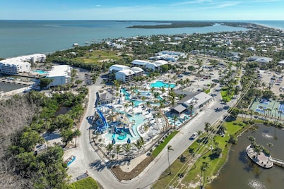 Villa 3237 Captiva Island Escape: Updated Condo with Pool, Steps to Beaches