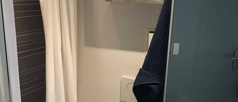Handtücher, Seife, Toilettenpapier