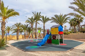 Children’s area - Apartment on the beachfront with parking, pool and gym (Los Arenales del Sol)