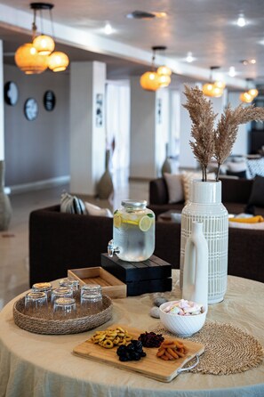 Reception - Black & White Boho Resort (Xylokastro-Evrostina)