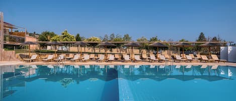 Outdoor pool, pool umbrellas, sun loungers