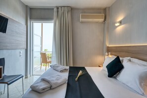 Laptop workspace, soundproofing, free WiFi - Black & White Boho Resort (Xylokastro-Evrostina)