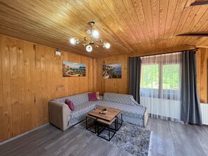 Family Condo, Lake View | In-room dining - DİLEK APART (Çaykara)