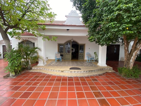 Fachada de la propiedad