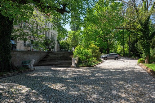 90qm Luxus Apartment im Schloss Cotta