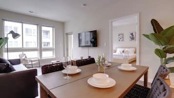 Comfort Apartment, 1 Bedroom | In-room dining
