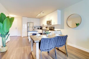 Comfort Apartment, 1 Bedroom, Balcony | Dining room