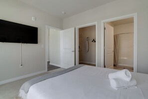 Comfort Apartment, 2 Bedrooms | Premium bedding, blackout drapes, iron/ironing board, free WiFi - Comfort Apartments Near Capitol City (Alexandria)