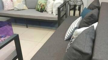 Una Smart TV, un reproductor estéreo