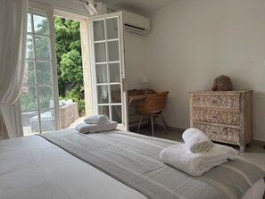 4 Schlafzimmer, Schreibtisch, Bügeleisen/Bügelbrett, Reisekinderbett