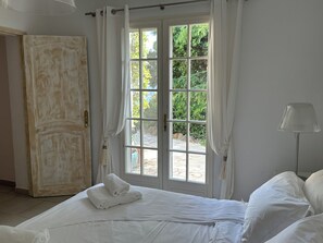 4 soveværelser, skrivebord, strygejern/strygebræt, weekendseng