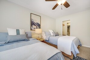 2 bedrooms, in-room safe, desk, iron/ironing board