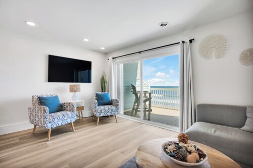 OCEANFRONT 3BR/3BA Updated Townhome - Indoor/Outdoor Pool/Hot Tub/Sauna/Grill