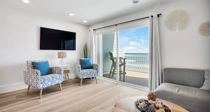 OCEANFRONT 3BR/3BA Updated Townhome - Indoor/Outdoor Pool/Hot Tub/Sauna/Grill