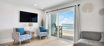 OCEANFRONT 3BR/3BA Updated Townhome - Indoor/Outdoor Pool/Hot Tub/Sauna/Grill