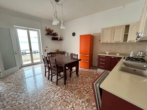 Fridge, stovetop, dishwasher, cookware/dishes/utensils