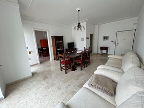 TV - Waterfront apartment with a view! (Otranto)
