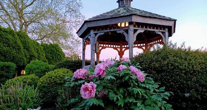 Hither House Cottage, a retreat near the beaches of Montauk NY and Pet Friendly!