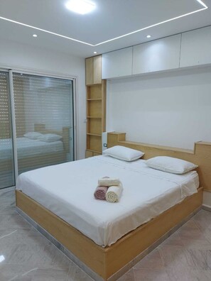 3 عدّة غرف نوم وواي فاي مجانًا وملاءات أسرّة