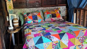 Individually furnished, iron/ironing board, free WiFi