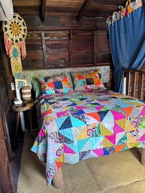 Economy-Ferienhütte, Terrasse, Poolblick | Individuell eingerichtet, Bügeleisen/Bügelbrett, kostenloses WLAN