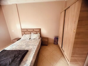 2 bedrooms, iron/ironing board, WiFi, bed sheets